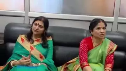 गोंडा: सर्किट हाउस में राज्यमहिलाआयोग की सदस्य ऋतु शाही और एकता सिंह ने महिलाओं की समस्याएं सुनीं, चंद्रशेखर पर होगी कार्रवाई
