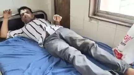 झालरापाटन: झालावाड़ बारां मेगा हाईवे पर अज्ञात वाहन की टक्कर से दो बाइक सवार युवक घायल