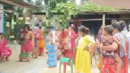শীতলকুচি: কর্জিরদীঘি এলাকায় উকিল  বর্মনের ছেলের জন্য বিয়ের দাবিতে ধর্ণা এক বিবাহিত মহিলার, চাঞ্চল্য এলাকায়