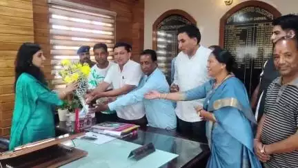 पौड़ी: कांग्रेस कार्यकर्ताओं ने जिलाधिकारी से की मुलाकात, निष्ठा और निष्पक्षता के साथ कार्य करने की जताई उम्मीद