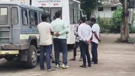 बीना: पडरिया रेलवे फाटक के समीप ट्रेन से गिरकर अज्ञात यात्री की मौत का मामला, शिनाख़्त के बाद पुलिस ने कराया पोस्टमार्टम