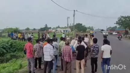 বর্ধমান ১: বাঁকুড়া মোড় সংলগ্ন নয়নজলি থেকে অজ্ঞাত পরিচয় এক ব্যক্তির মৃতদেহ উদ্ধার করে Bmch এ পাঠালো বায়না থানার পুলিশ