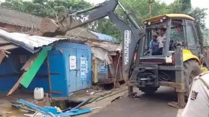 ପାରଳାଖେମୁଣ୍ଡି: ରଥ ଯାତ୍ରା ପାଇଁ ପାରଳାଖେମୁଣ୍ଡି ରାଜ ଦାଣ୍ଡରେ ଜବର ଦଖଲ ଉଚ୍ଛେଦ
