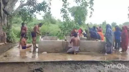 हरसूद: हरियाली अमावस्या पर चारखेड़ा स्थित मनरंग स्वामी आश्रम में लगा श्रद्धालुओं का तांता