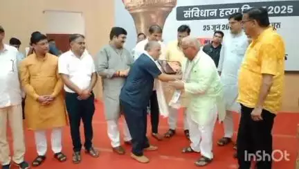 चूरू: चूरू के टाउन हॉल में लोकतंत्र सेनानियों का सम्मान समारोह, शिक्षा मंत्री मदन दिलावर रहे मौजूद