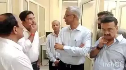 आगरा: मंडलायुक्त ने सदर स्थित लाइब्रेरी और पालीवाल पार्क का किया निरीक्षण