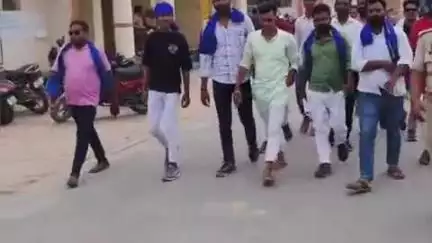 चंदौली: सकलडीहा चौराहे पर गोलांबर बनाकर डॉ भीमराव अंबेडकर की प्रतिमा स्थापित करने के लिए, आसपा का एक प्रतिनिधिमंडल डीएम से मिला