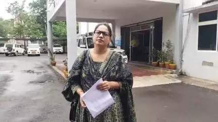 खरगौन: वार्ड नंबर-2 से AIMIM की पार्षद अरुणा उपाध्याय ने पति पर लगाए गंभीर आरोप, SP कार्यालय में की शिकायत
