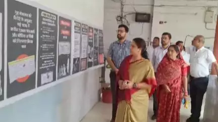 महासमुंद: जिला पंचायत परिसर में आपातकाल की 50वीं वर्षगांठ पर छायाचित्र प्रदर्शनी का आयोजन, सांसद रूपकुमारी चौधरी ने किया अवलोकन