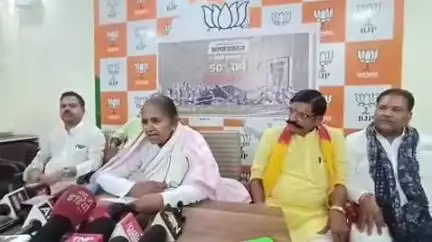 बदायूं: भाजपा कार्यालय पर प्रभारी मंत्री गुलाबो देवी ने कहा, कांग्रेस के लोकतंत्र पर कुठाराघात के 50 वर्ष पूरे हुए