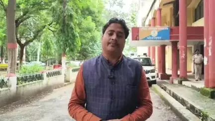 लोहरदगा: जुरिया में बीती रात चोरी करते चोरों को पुलिस ने पकड़ा, पुलिस अधीक्षक ने प्रेस कॉन्फ्रेंस कर दी जानकारी