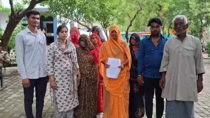 छतरपुर नगर: महाराजपुर थाने में दर्ज झूठा मुकदमा हटाने के लिए ख़िरवा के परिवार ने एसपी ऑफिस में दिया आवेदन