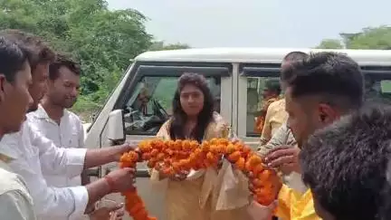 चकरनगर: नगला जोर में श्रीमद्भागवत कथा प्रारम्भ होने से पहले मोहिनी यादव शास्त्री का ब्राह्मणों ने किया ऐतिहासिक स्वागत, #भाईचारा