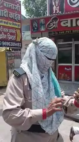 क़ानून का रक्षक़ कौन है, समझ नहीं आ रहा
