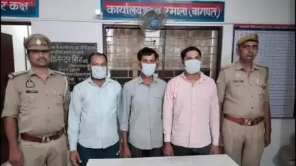 बड़ौत: किशनपुर बराल में 4 युवकों ने 1 युवक से गाली-गलौज करते हुए की मारपीट, 3 आरोपी सगे भाई गिरफ्तार
