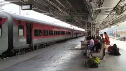 बीना: बीना रेलवे स्टेशन पर साप्ताहिक स्पेशल ट्रेनों के फेरों का होगा संचालन, यात्रियों को मिलेगी सुविधा