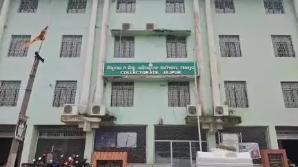 କୋରେଇ: ହୋଟେଲ ଖୋଲିବା ଦାବିରେ ଯାଜପୁର ଟାଉନ କାର୍ଯ୍ୟାଳୟରେ  ଜିଲ୍ଲାପାଳଙ୍କ ଦ୍ୱାରସ୍ଥ ହେଲେ ପାଣିକୋଇଲି ହୋଟେଲ ମାଲିକ ସଂଘ