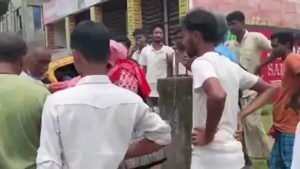 করিমগঞ্জ: ছাগল বাঁচাতে গিয়ে পাথারকান্দির তৃপ্তিতে দুর্ঘটনার কবলে পড়ে একটি অটো গাড়ি