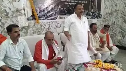 भभुआ: भभुआ के एक निजी होटल में कांग्रेस ने आपातकाल के 50 वर्ष पूरा होने पर मनाया काला अध्याय दिवस
