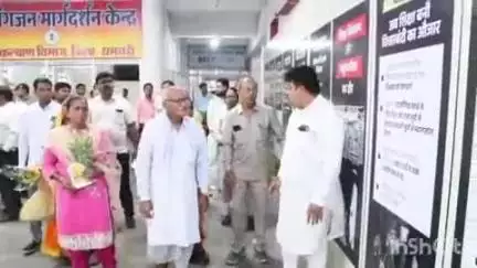 धमतरी: कलेक्ट्रेट में आपातकाल की 50वीं वर्षगांठ पर लगाई गई छायाचित्र प्रदर्शनी का महापौर ने किया अवलोकन