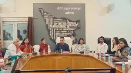 गोंडा: मंडलायुक्त सभागार में कमिश्नर शशिभूषणलाल सुशील ने वृक्षारोपण लक्ष्यों के संबंध में समीक्षा बैठक की और दिए निर्देश