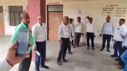 कोरांव: तहसील कोरांव के अधिवक्ताओं का गुट एसडीएम के स्थानांतरण को लेकर 17वें दिन जारी रखी हड़ताल, सीआरओ की वार्ता विफल