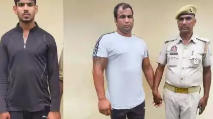 छाता: कोसीकलां पुलिस ने 2 आरोपियों को किया गिरफ्तार, एक को जिला बदर अवहेलना और दूसरे को अवैध तमंचा के मामले में भेजा जेल
