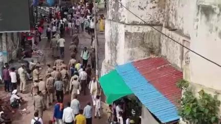 कर्वी: आषाढ़ मास अमावस्या मेला के दृष्टिगत भीड़-भाड़ वाले क्षेत्र में ड्रोन कैमरे से की गई निगरानी