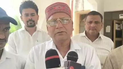 मऊ: सईदी रोड की खराब स्थिति को लेकर उत्तर प्रदेश उद्योग व्यापार प्रतिनिधि मंडल ने कलेक्ट्रेट में किया प्रदर्शन