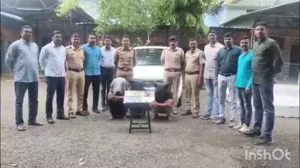 खामगाव: मोबाईल चोरी करणाऱ्या तिघांना खामगाव शहर पोलिसांनी शेगाव येथून केली अटक  
चोरीचे ११ मोबाईल जप्त शहर पोलिसांची कारवाई