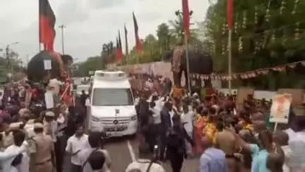 காட்பாடி: மக்கள் வெள்ளத்தில் மிதந்த முதல்வர் ஸ்டாலின், காட்பாடி ரயில் நிலையம் முதல் ராஜா திரையரங்கம் வரை ரோடு ஷோ