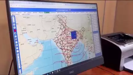 देहरादून: मौसम विज्ञान केंद्र देहरादून के निदेशक डॉ. बिक्रम सिंह ने भारी बारिश की चेतावनी जारी की