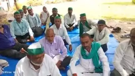 नौगढ़: भारतीय किसान यूनियन टिकैत ने अपने कई मांगों को लेकर कलेक्ट्रेट में प्रदर्शन कर जिलाधिकारी को दिया ज्ञापन