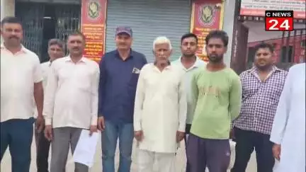उत्तर प्रदेश ग्रामीण बैंक शाहबाजपुर डोर गजरौला में ग्रामीणों को करना पड़ रहा समस्याओं का सामना