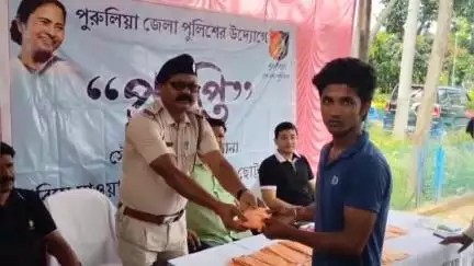 সাঁতুড়ি: প্রাপ্তি অনুষ্ঠানের মাধ্যমে হারিয়ে যাওয়া 20 টি মোবাইল প্রকৃত মালিকদের ফিরিয়ে দিল সাঁতুড়ি থানার পুলিশ