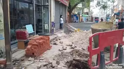 मिर्ज़ापुर: लालडिग्गी में जल निगम की लापरवाही का खामियाजा भुगत रहे दुकानदार, 20 दिनों से खोदी गई है सड़क, कई दुकानें बंद #jansamasya