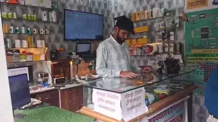 हरदा: जिला पंचायत के सामने मोबाइल की दुकान में चोरी, सीसीटीवी में कैद हुई घटना