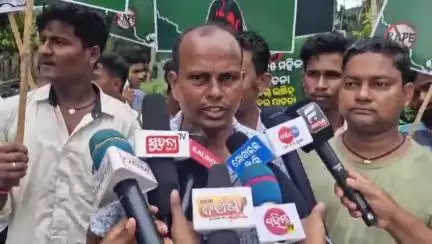 ବସ୍ତା: ଜଗାଇ କଲେଜ ସମ୍ମୁଖରେ ଗୋପାଳପୁର ଛାତ୍ରୀ ଗଣଦୁଷ୍କର୍ମ, ରାଜ୍ଯରେ ବଢୁଥିବା ମହିଳା ନିର୍ଯାତନା,ବିଜେଡି ପକ୍ଷରୁ ବିରୋଧ ସଭାପତିଙ୍କ ପ୍ରତିକ୍ରିୟା