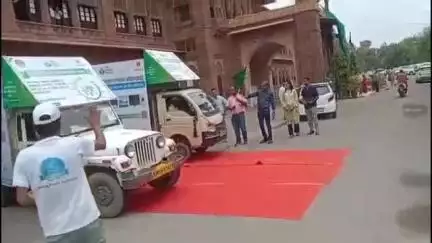 जोधपुर: जोधपुर जिला कलेक्टर गौरव अग्रवाल ने हरी झंडी दिखाकर ई-वेस्ट संग्रहण को रवाना किया, जिला कलेक्टर कार्यालय