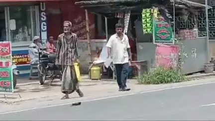 দেগঙ্গা: পৈত্রিক সম্পত্তিতে থাকা বাড়ির ইট ভেঙে নিয়ে যাওয়ার প্রতিবাদ করায় দাদাকে গালাগালি ও হুমকির অভিযোগ