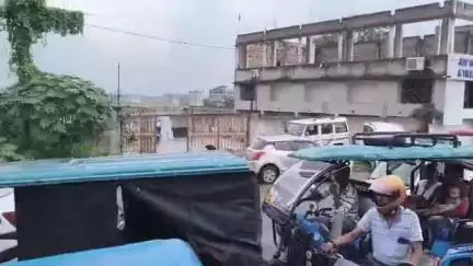 রামপুরহাট ১: জাতীয় সড়কে রামপুরহাটে যানজট সমস্যায় নাজেহাল সাধারণ  মানুষ  #jansamasya