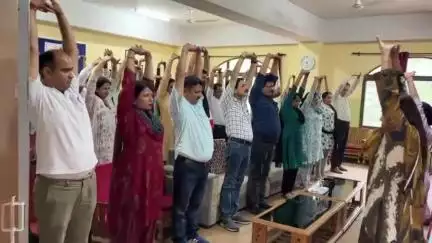 नाहन: पीजी कालेज नाहन में अधिकारियों एवं कर्मचारियों के लिए वाई-ब्रेक योग सत्र का आयोजन किया गया