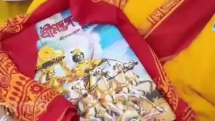 কোলাঘাট: মুখ্যমন্ত্রী মমতা বন্দ্যোপাধ্যায় দীঘার উদ্দেশ্যে রওনা কোলাঘাট হলদিয়া মোড় থেকে। আগামী ২৭ শে জুন রথযাত্রা উপলক্ষে দীঘায