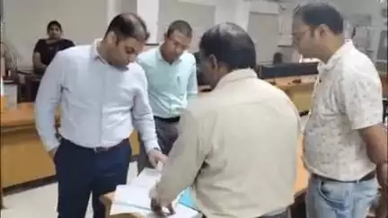 लाडपुरा: कलेक्ट्रेट परिसर के दौरे पर निकले जिला कलक्टर, विभिन्न अनुभागों की कार्यप्रणाली एवं व्यवस्थाओं का लिया जायजा