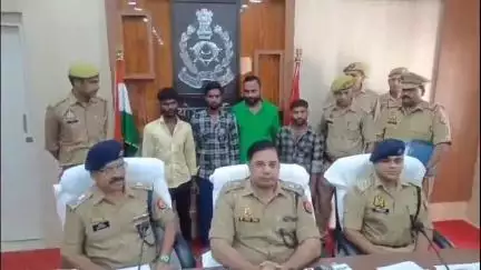 बीकापुर: परोमा गांव में खड़े ट्रेलर गाड़ी से डीजल चोरी और फायरिंग करने वाले 4 चोरों को पुलिस ने पकड़ा, एसएसपी ने दी जानकारी