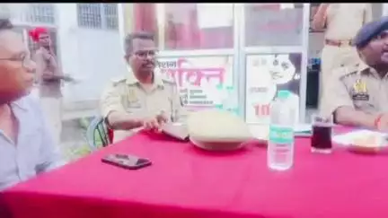 महाराजगंज: बछरावां थाने में कुर्सी खाली होने के बावजूद वृद्ध फरियादी को नहीं मिली कुर्सी, वीडियो सोशल मीडिया पर हुआ वायरल