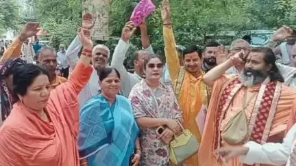 मथुरा: इटावा घटना को लेकर संतों ने वृंदावन में लगाया आरोप, कहा- अखिलेश यादव हिंदुओं को जातियों में बांट रहे हैं