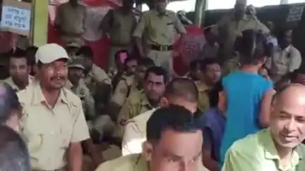 করিমগঞ্জ: একাধিক দাবি নিয়ে শ্রীভূমিতে অনির্দিষ্টকালের জন্য প্রতিবাদে নামলেন গৃহ রক্ষী বাহিনী