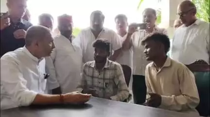 निवाड़ी: अशोक नगर: युवक से अमानवीय हरकत पर पीड़ित ने ओरछा में कांग्रेस प्रदेश अध्यक्ष से लगाई न्याय की गुहार