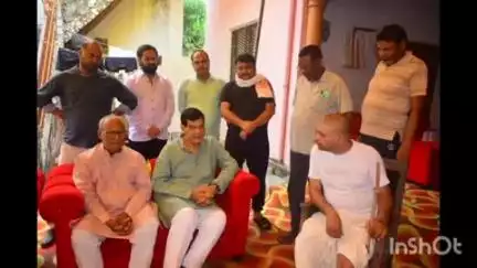 राजातालाब: नगर विकास एवं ऊर्जा मंत्री ने लोक बंधु राज नारायण सिंह के ज्येष्ठ पुत्र के निधन पर शोक व्यक्त कर श्रद्धांजलि दी